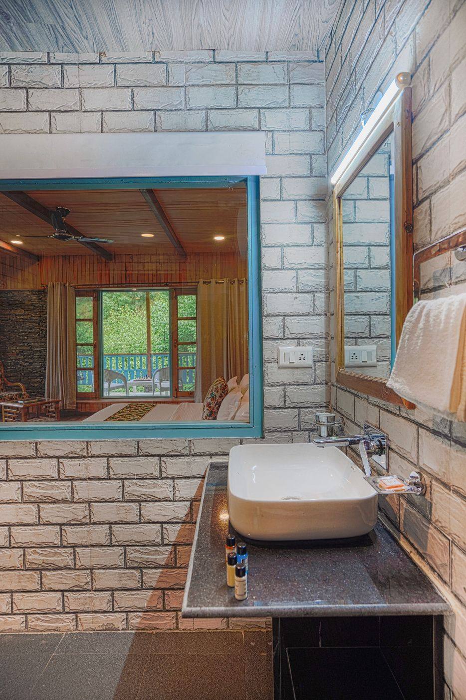 Room 101 ensuite bathroom with vessel basin
